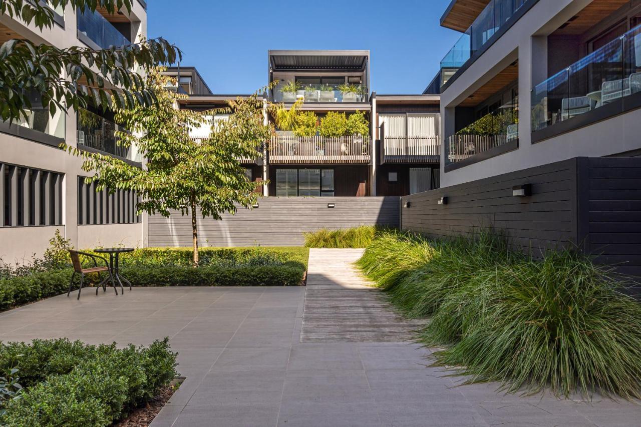 Fernz Motel & Apartments Birkenhead Auckland Exterior photo The Village, 2016