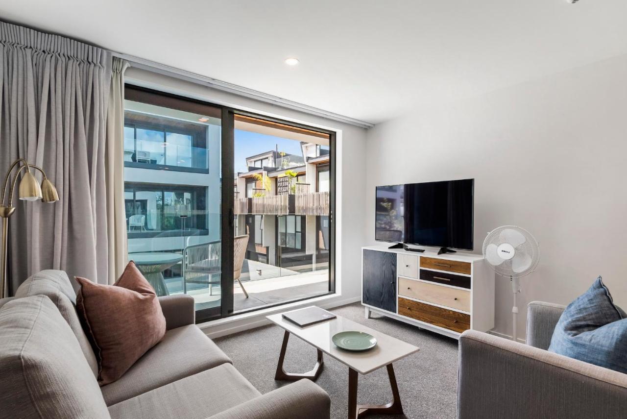 Fernz Motel & Apartments Birkenhead Auckland Exterior photo A living room in a typical apartment