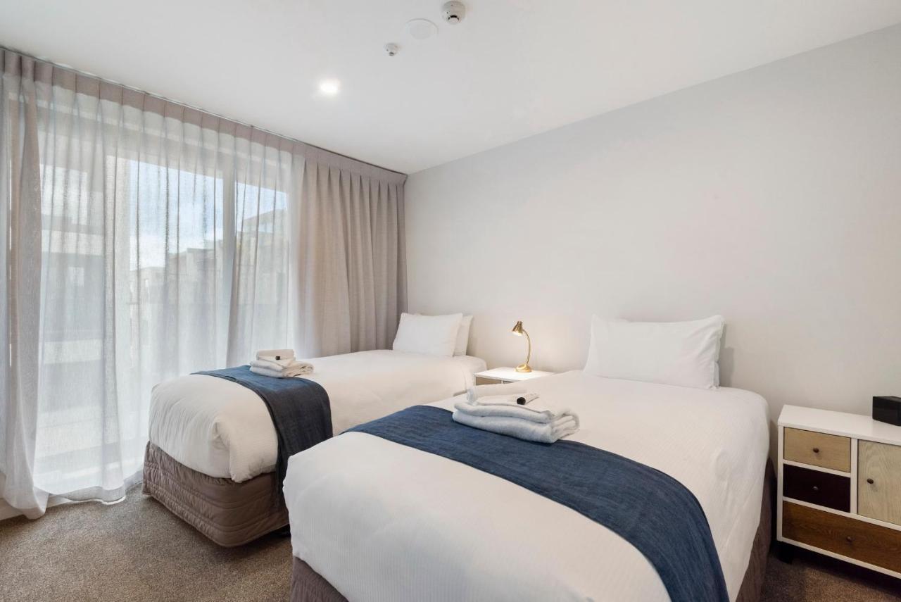 Fernz Motel & Apartments Birkenhead Auckland Exterior photo A typical bedroom at the hotel