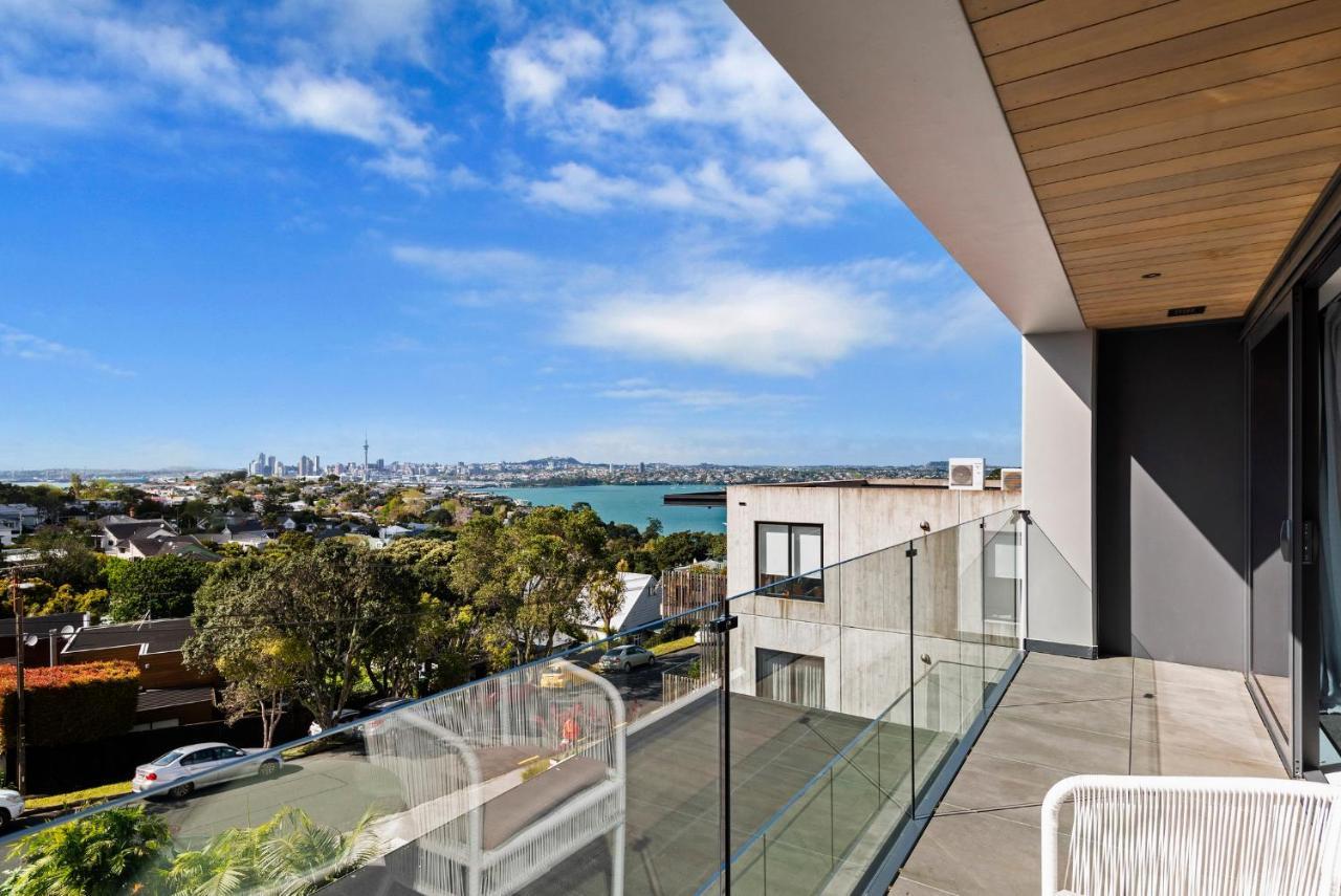 Fernz Motel & Apartments Birkenhead Auckland Exterior photo View from apartment
